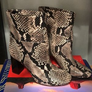 TORY BURCH Devon snake print ankle boots. Size 7